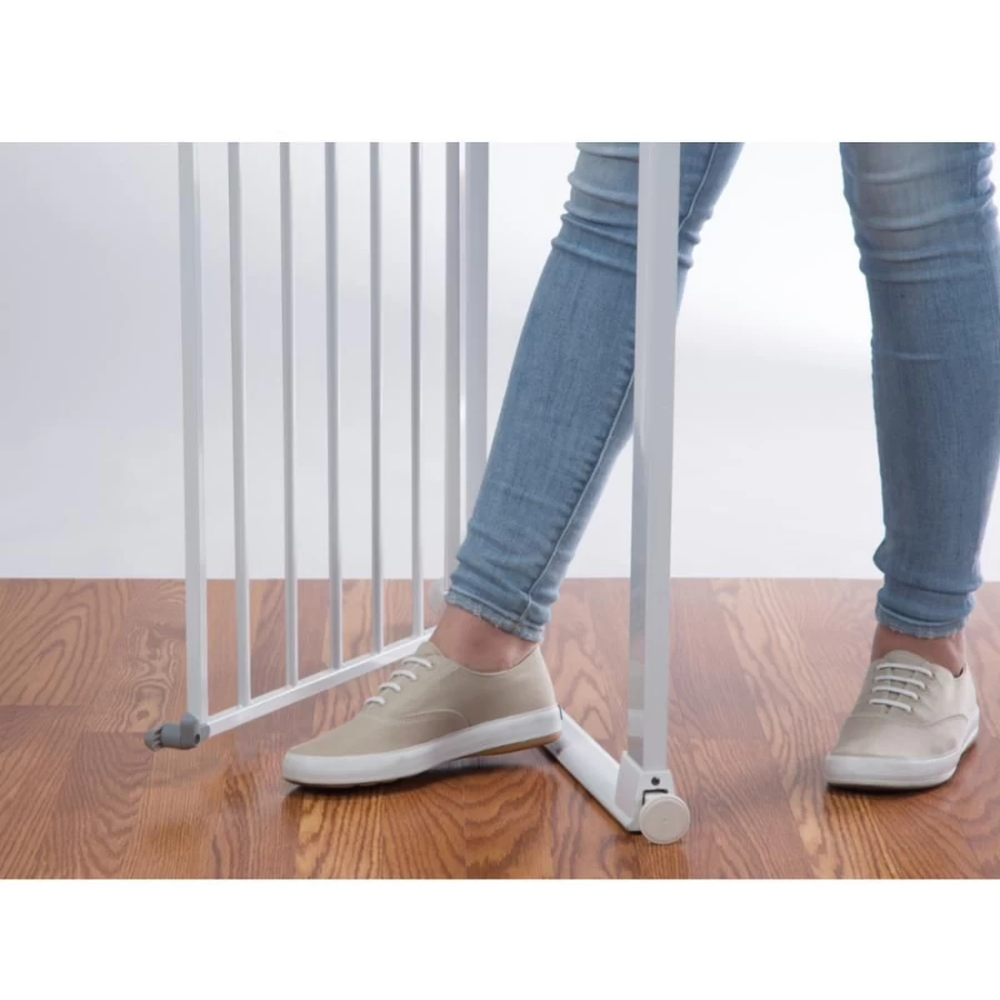 Safety 1st Flat Step Metal Safety Gate – Sturdy Child & Pet Barrier for Doorways & Stairs