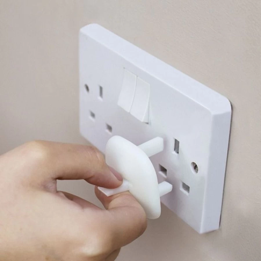Fred 6-Pack White Plug Socket Covers - Childproof Electrical Outlet Protectors